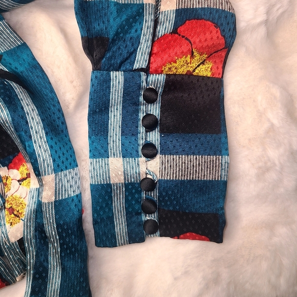 Diane Von Furstenberg silk Wrap Blouse with Notched Collar - Picture 5 of 15